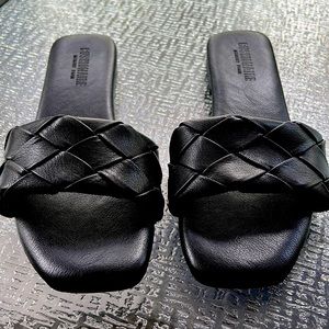 CUSHIONAIRE memory foam sandals